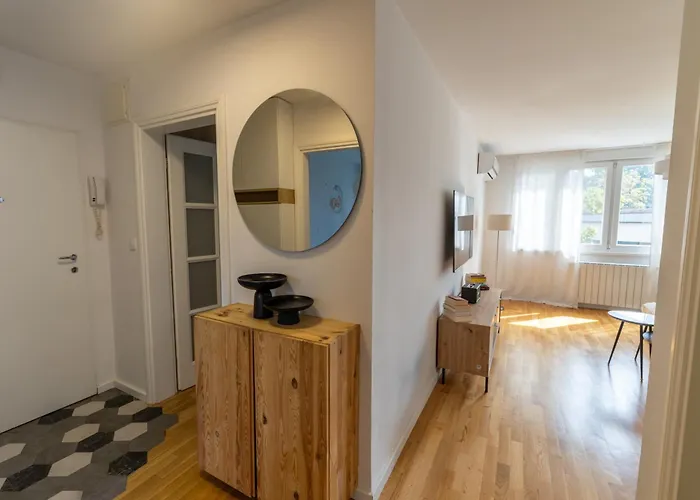 Urban Nest Grbavica * סראייבו